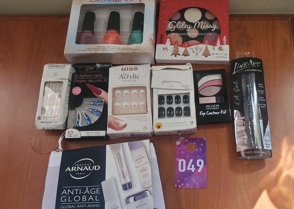 Brand New Makeup Lot  (T11)