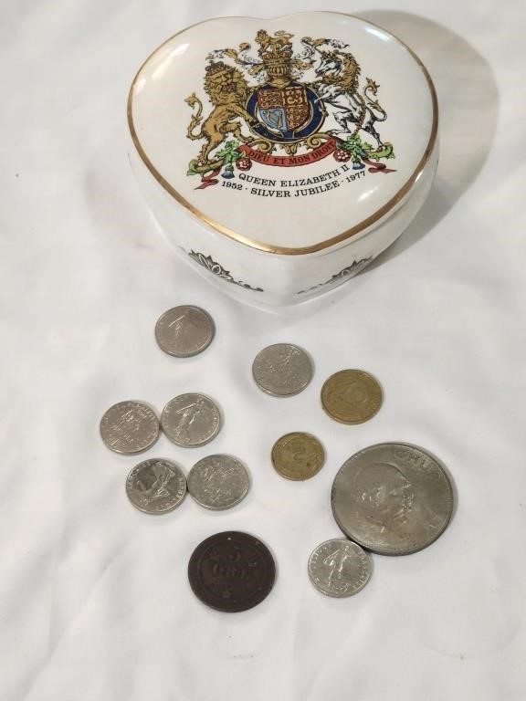 QUEEN Elizabeth II Trinket Box & Coins