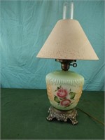 Vintage hurricane style 3 way table lamp. Does