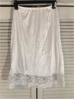 VINTAGE VASSARETTE HALF SLIP SMALL