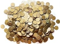 Large Lot of (729) Mixed Date Wheat Pennies