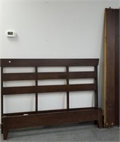 GOOD QUALITY QUEEN BED W SLATS
