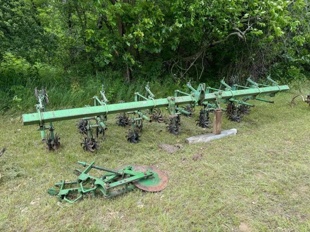 John Deere 6 Row 3PT Weeder