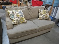 USED CLOTH LOVESEAT WITH PILLOWS
