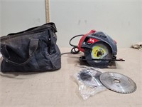 2.4 hp 13 amp SkilSaw, 2 Blades and a Bag (works)