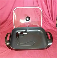 Rectangle electric frying pan with lid - like new