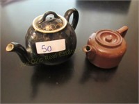 2 tea pots
