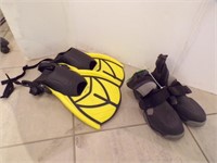 SIZE 6 WATER BOOTS & FLIPPERS