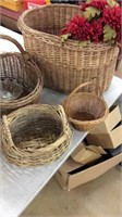Basket lot - 4 In all and a clear glass dish