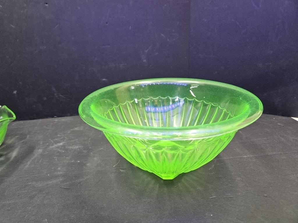 9" w Uranium Glass Mixing Bowl