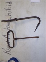 2-Hay hooks