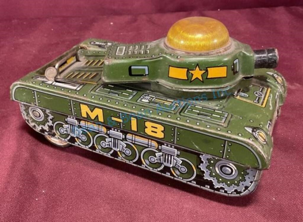 Tin toy tank