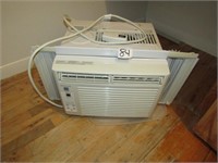 FRIGIDAIRE 110 AIR CONDITIONER W/ REMOTE 5000BTU