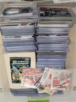 TRAY OF ASSORTED SPORTS CARDS
