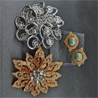 Two vintage rhinestone brooches & clip on earrings