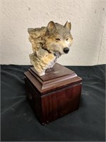 8.5" wolf statue decor