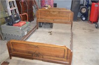 Antique Fill Size Wood Bed w/Rails