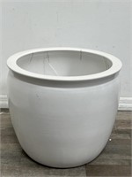 Pure white round plant pot