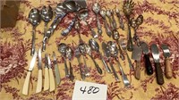 Assortment utensils, 5 Bakelite handle knives