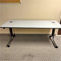 Computer Table w/wheels     (R# 220)