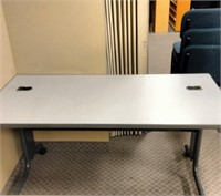 Computer Table w/Wheels     (R# 205)