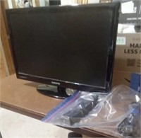 SAMSUNG 18" TV WITH REMOTE