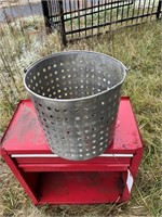 (3) Large aluminum pots, covered cast-iron pan &