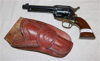 CONTEMPORARY WESTERN STYLE 6 SHOOTER REVOLVER,
