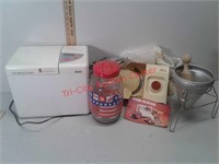 Job lot of kitchenware includes bread maker, meat