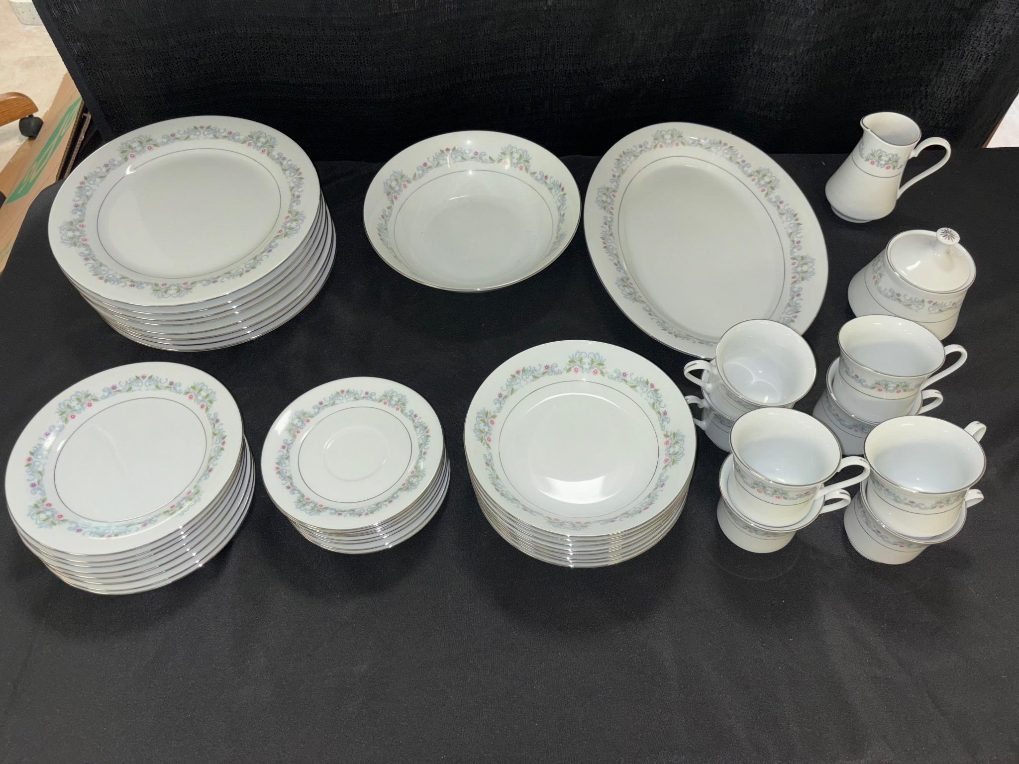 Crown Ming Fine China Set