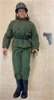 GI JOE IN FATIGUES W/ ARTICULATED FINGERS