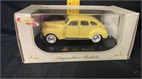 Signature diecast 1:32 1941 Plymouth
