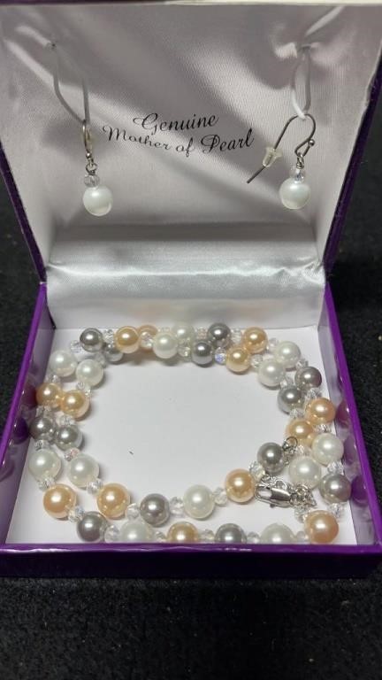Mother Of Pearl Necklace & Earrings 20"