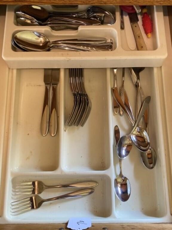 Contents of Kitchen Drawer & Cabinet