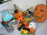 GROUP HALLOWEEN AND EASTER DÉCOR INCLUDING BLOW