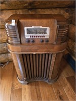 Philco Model 40-180 Console Radio