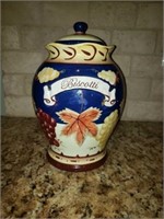Pottery cookie jar has rubber sealed lid