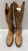 Size 8 AA, cowboy boot