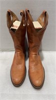 Size 8.5 B cowboy boot