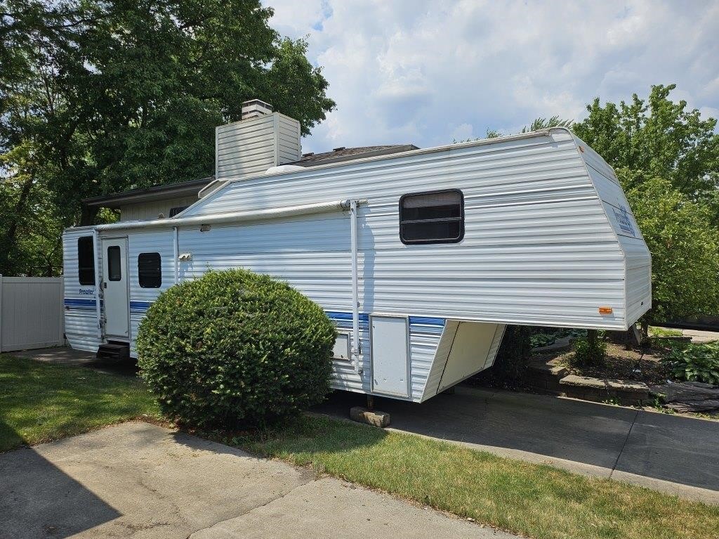 33-foot RV Trailer & Household Auction - Joliet, IL