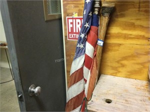 2 USA flags wood tool wreath stand