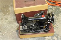 Vintage Singer Sewing Machine & Case