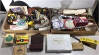 GROUP OF COLLECTIBLES AND ADVERTISING ITEMS