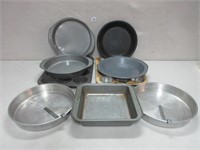 AN ASSORTMENT OF METAL BAKEWARE