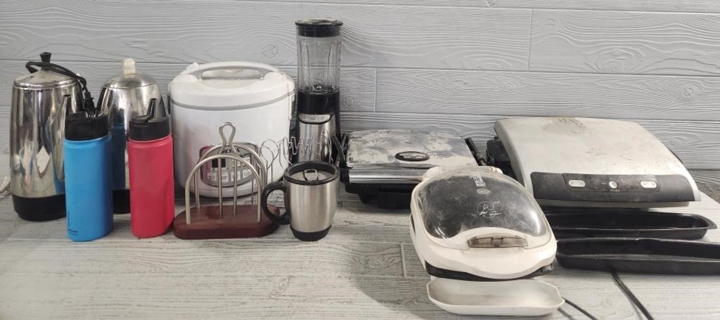 Large Assortment of Kitchen Appliances