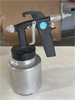 Pneumatic paint sprayer