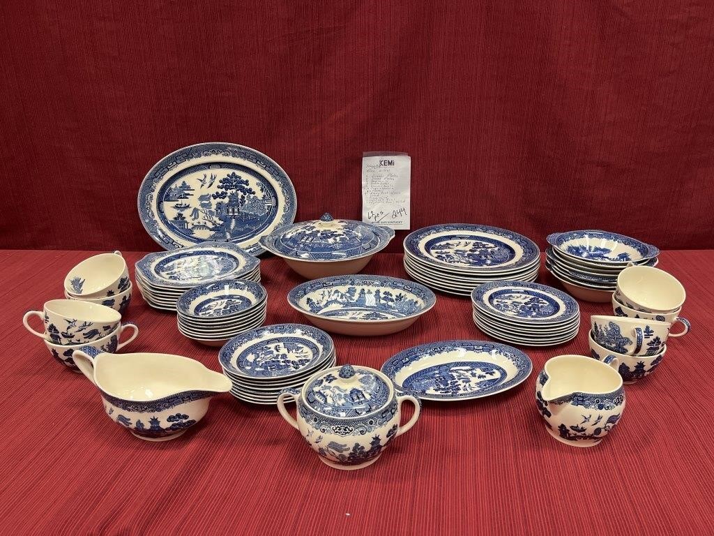 62 pc Johnson Bros Blue Willow China, 8 dinner