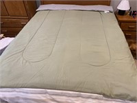 E1) Room & Retreat Full-Size Reversible Comforter,
