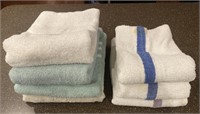 E1) Lot of 7 used Towels that have Stains: 4 Bath