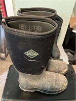 Chore Muck Boots
Men’s: 7 or Women’s 8